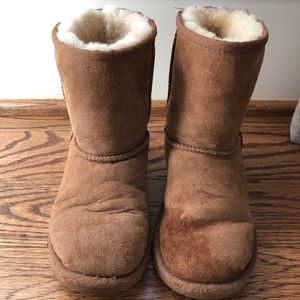 UGG Kids Classic II/ Chestnut/ Size 2